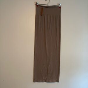 SKIMS Seamless Smoothing Skirt, Size Medium, Color-Smoke, NWT